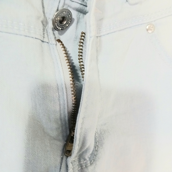 L e i Tatum high-rise denim faded shorts, size 7, color blue - Picture 4 of 6